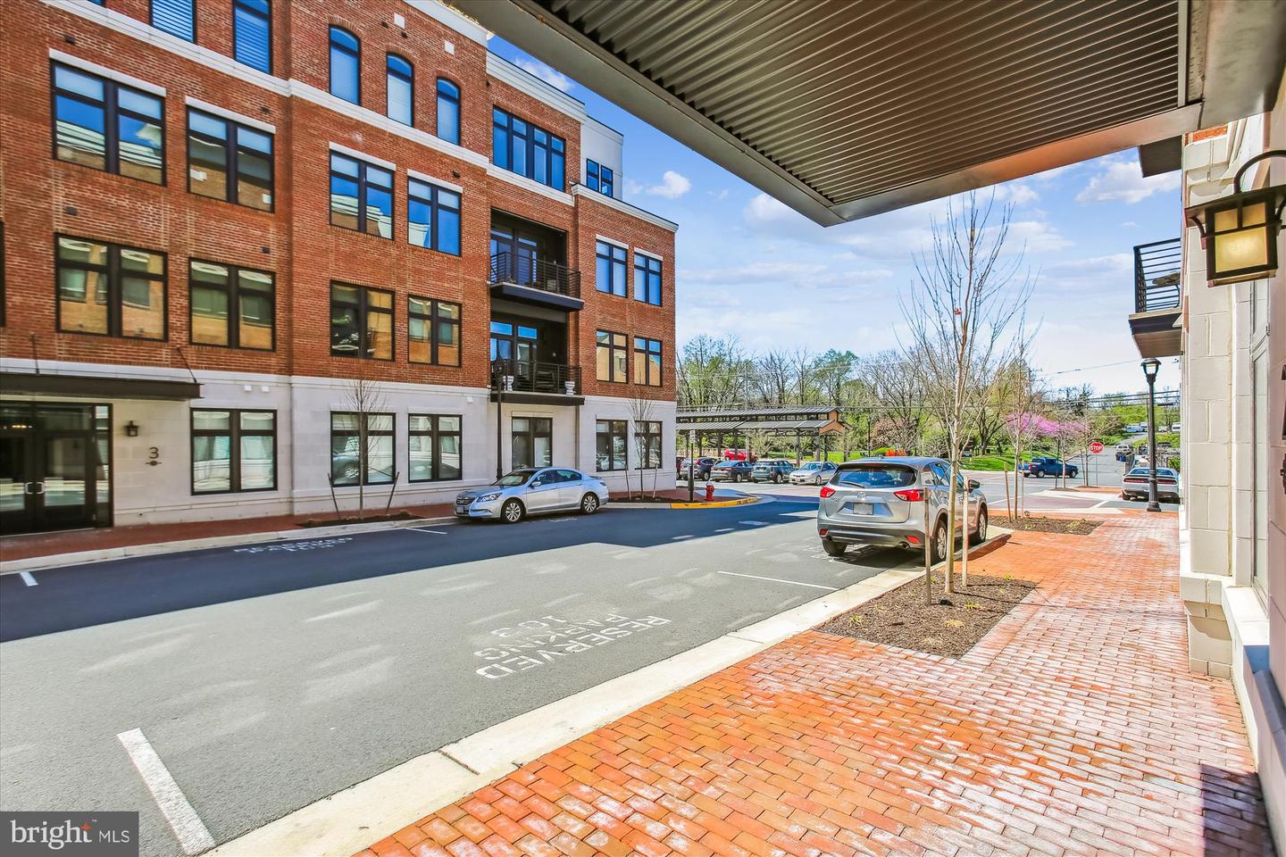 2 STATIONMASTER ST SE #301, LEESBURG, Virginia 20175, 2 Bedrooms Bedrooms, ,2 BathroomsBathrooms,Residential,For sale,2 STATIONMASTER ST SE #301,VALO2092326 MLS # VALO2092326