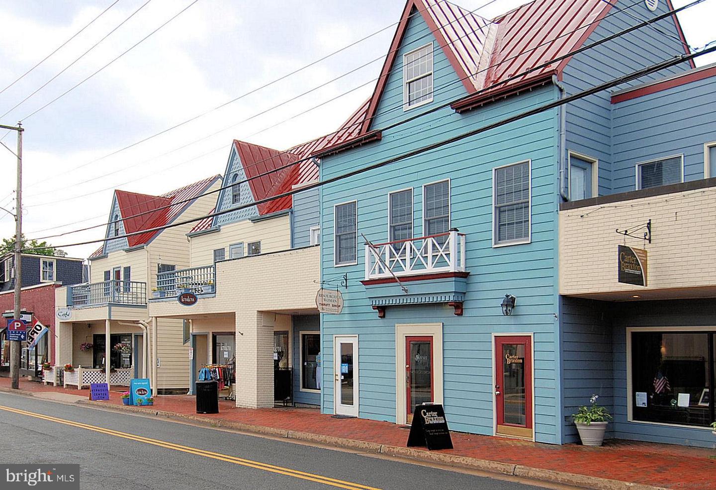 2 STATIONMASTER ST SE #301, LEESBURG, Virginia 20175, 2 Bedrooms Bedrooms, ,2 BathroomsBathrooms,Residential,For sale,2 STATIONMASTER ST SE #301,VALO2092326 MLS # VALO2092326