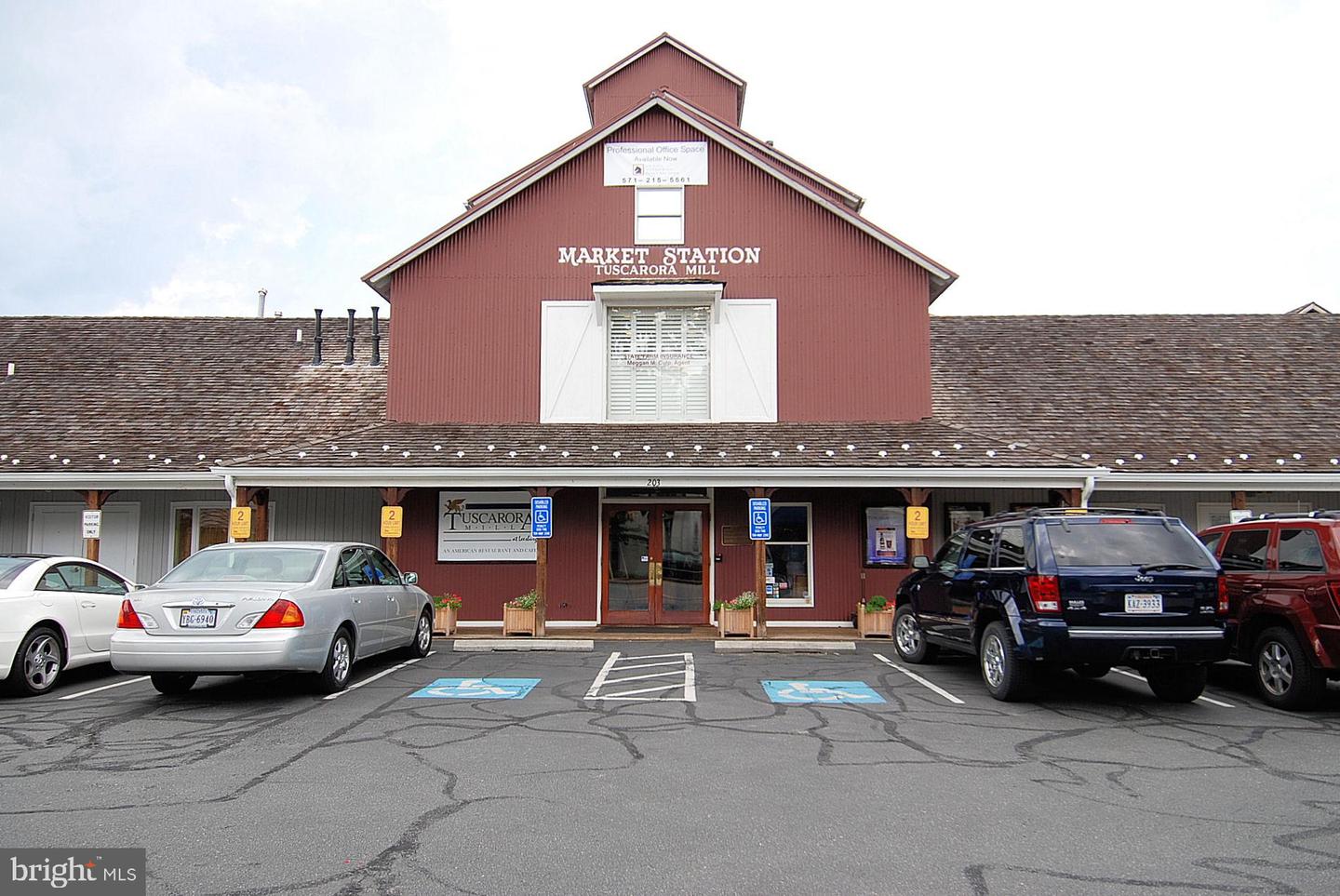 2 STATIONMASTER ST SE #301, LEESBURG, Virginia 20175, 2 Bedrooms Bedrooms, ,2 BathroomsBathrooms,Residential,For sale,2 STATIONMASTER ST SE #301,VALO2092326 MLS # VALO2092326