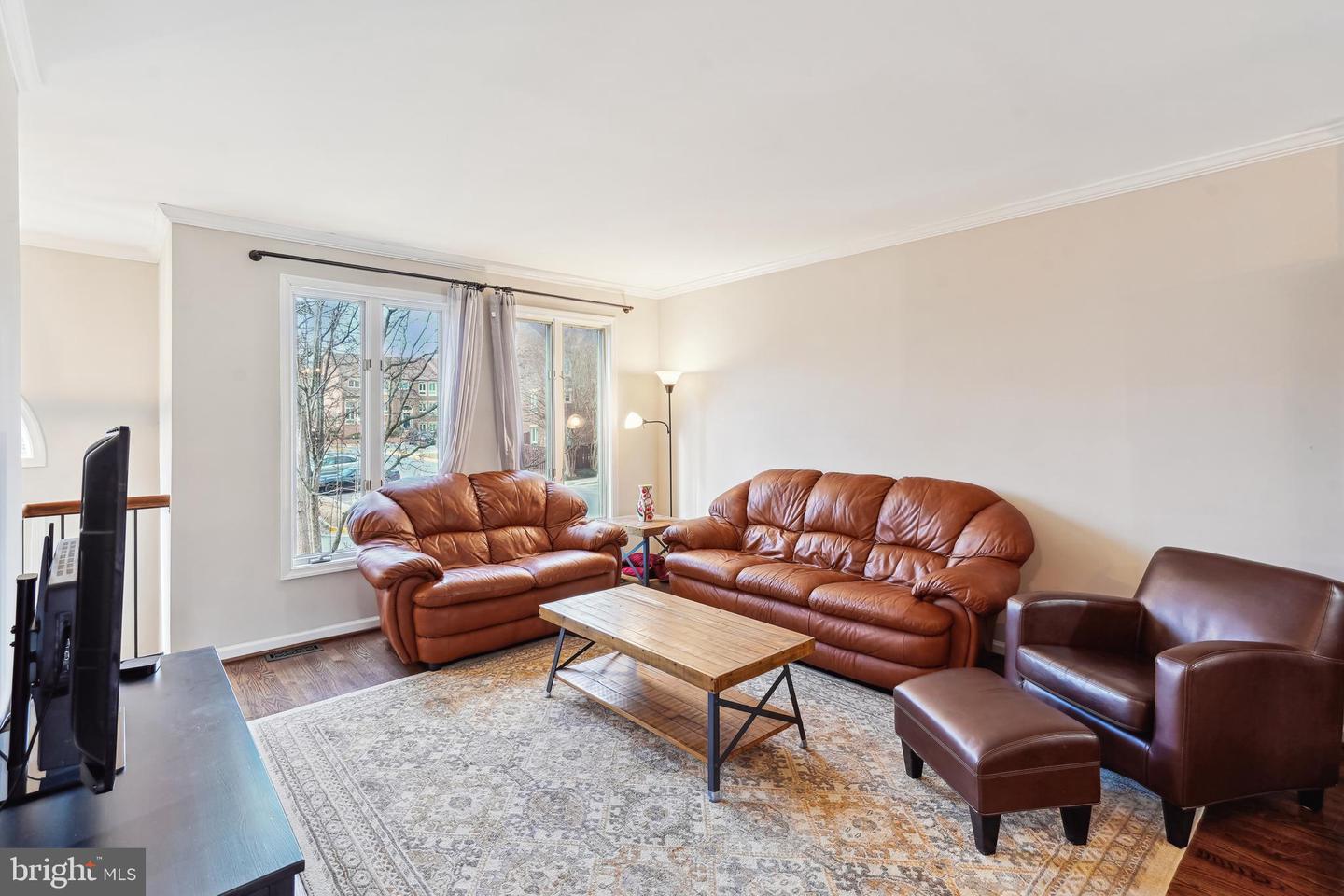 10127 TURNBERRY PL, OAKTON, Virginia 22124, 4 Bedrooms Bedrooms, ,3 BathroomsBathrooms,Residential,For sale,10127 TURNBERRY PL,VAFX2221512 MLS # VAFX2221512