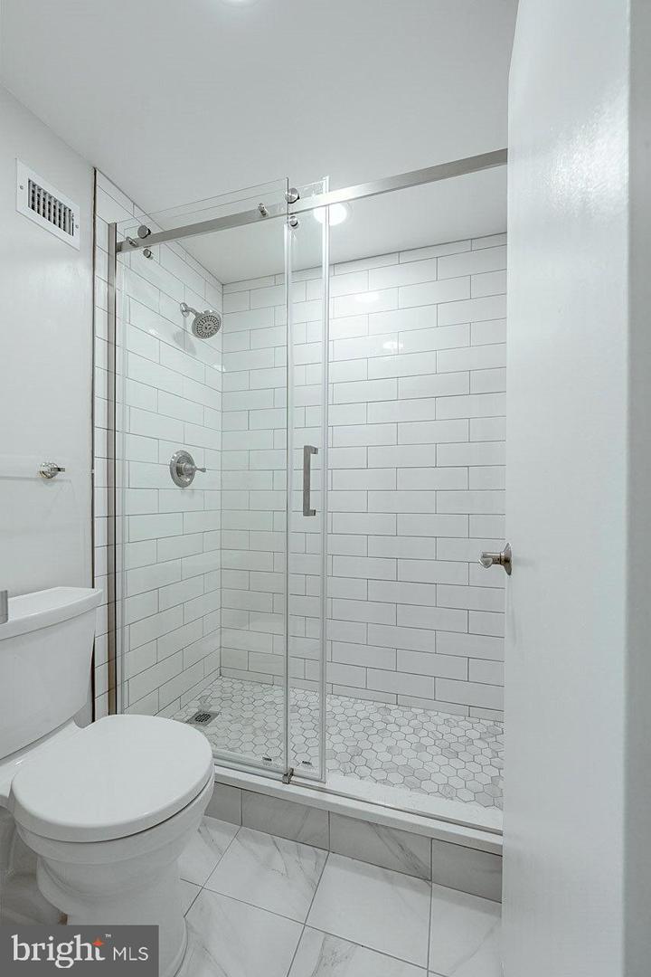 3705 S GEORGE MASON DR #2414S, FALLS CHURCH, Virginia 22041, 2 Bedrooms Bedrooms, ,2 BathroomsBathrooms,Residential,For sale,3705 S GEORGE MASON DR #2414S,VAFX2229596 MLS # VAFX2229596