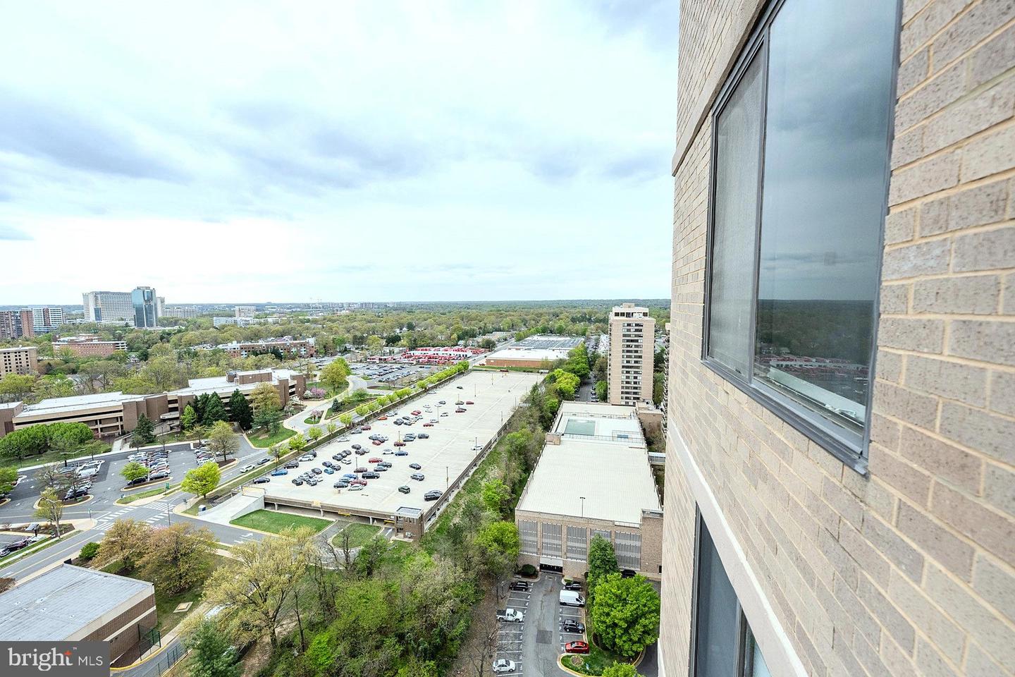 3705 S GEORGE MASON DR #2414S, FALLS CHURCH, Virginia 22041, 2 Bedrooms Bedrooms, ,2 BathroomsBathrooms,Residential,For sale,3705 S GEORGE MASON DR #2414S,VAFX2229596 MLS # VAFX2229596