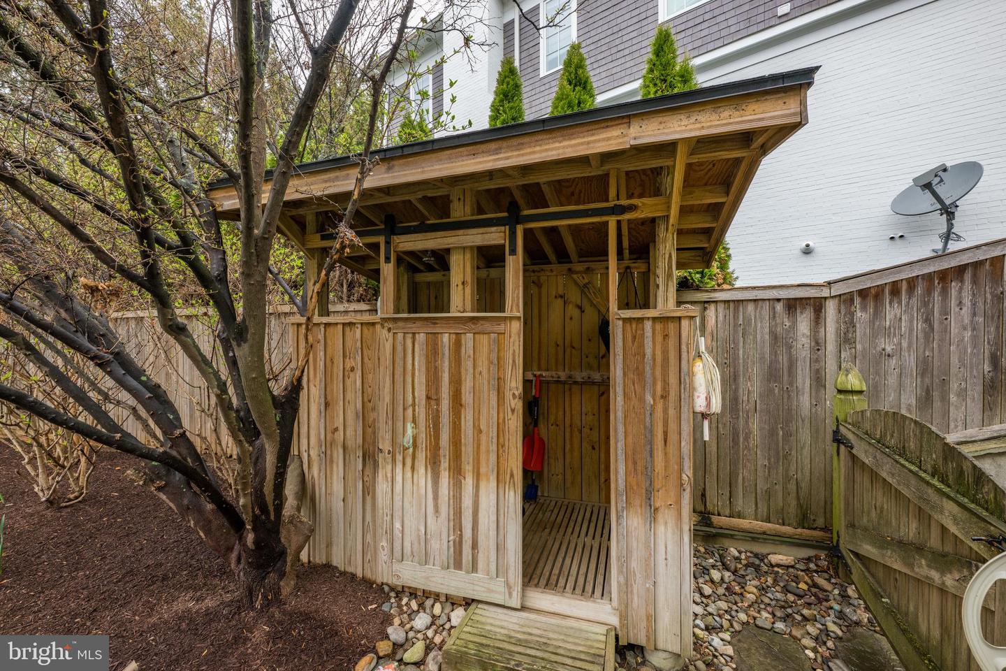 2950 CHAIN BRIDGE RD NW, WASHINGTON, District Of Columbia 20016, 6 Bedrooms Bedrooms, ,7 BathroomsBathrooms,Residential,For sale,2950 CHAIN BRIDGE RD NW,DCDC2192598 MLS # DCDC2192598