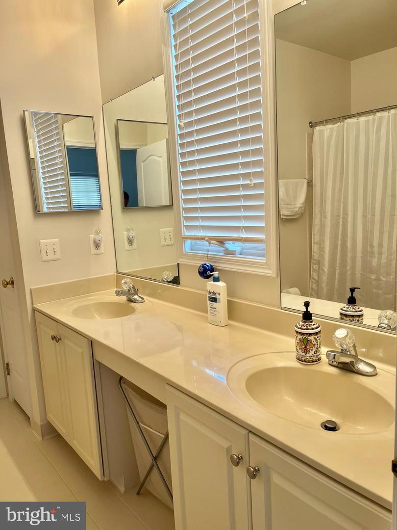 25569 ARTHUR PL, CHANTILLY, Virginia 20152, 4 Bedrooms Bedrooms, ,4 BathroomsBathrooms,Residential,For sale,25569 ARTHUR PL,VALO2092518 MLS # VALO2092518