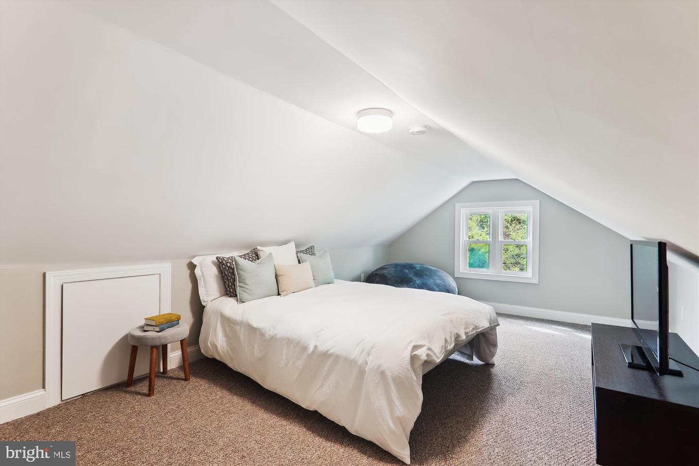 2100 ELKIN ST, ALEXANDRIA, Virginia 22308, 5 Bedrooms Bedrooms, 12 Rooms Rooms,3 BathroomsBathrooms,Residential,For sale,2100 ELKIN ST,VAFX2231500 MLS # VAFX2231500