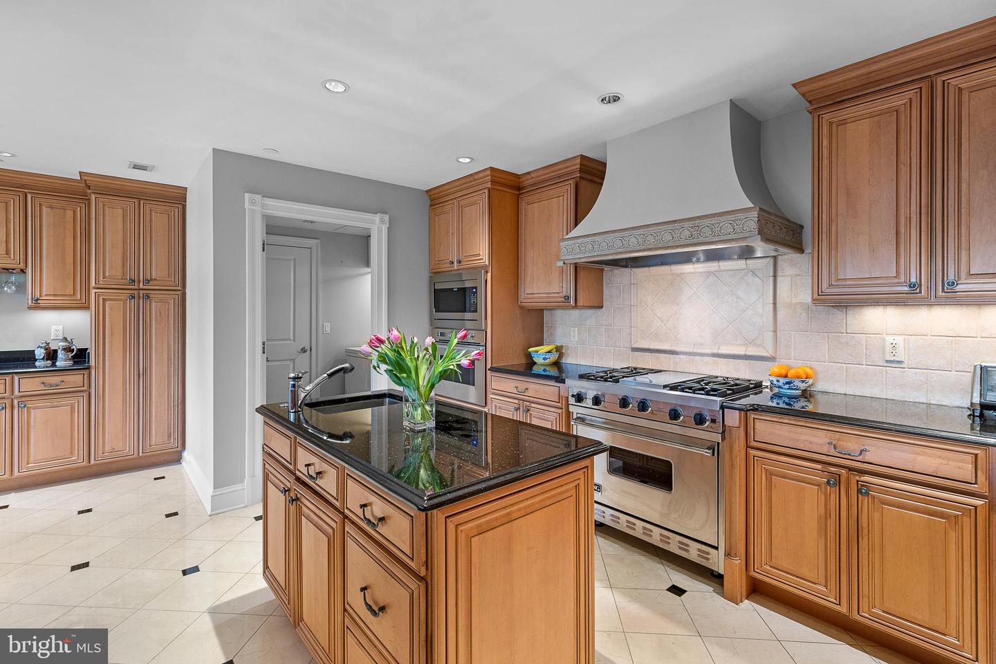 1201 N NASH ST N #502, ARLINGTON, Virginia 22209, 3 Bedrooms Bedrooms, ,2 BathroomsBathrooms,Residential,For sale,1201 N NASH ST N #502,VAAR2055656 MLS # VAAR2055656