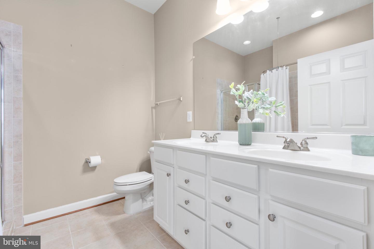 680 WATERMANS DR #405, WOODBRIDGE, Virginia 22191, 2 Bedrooms Bedrooms, ,2 BathroomsBathrooms,Residential,For sale,680 WATERMANS DR #405,VAPW2091470 MLS # VAPW2091470