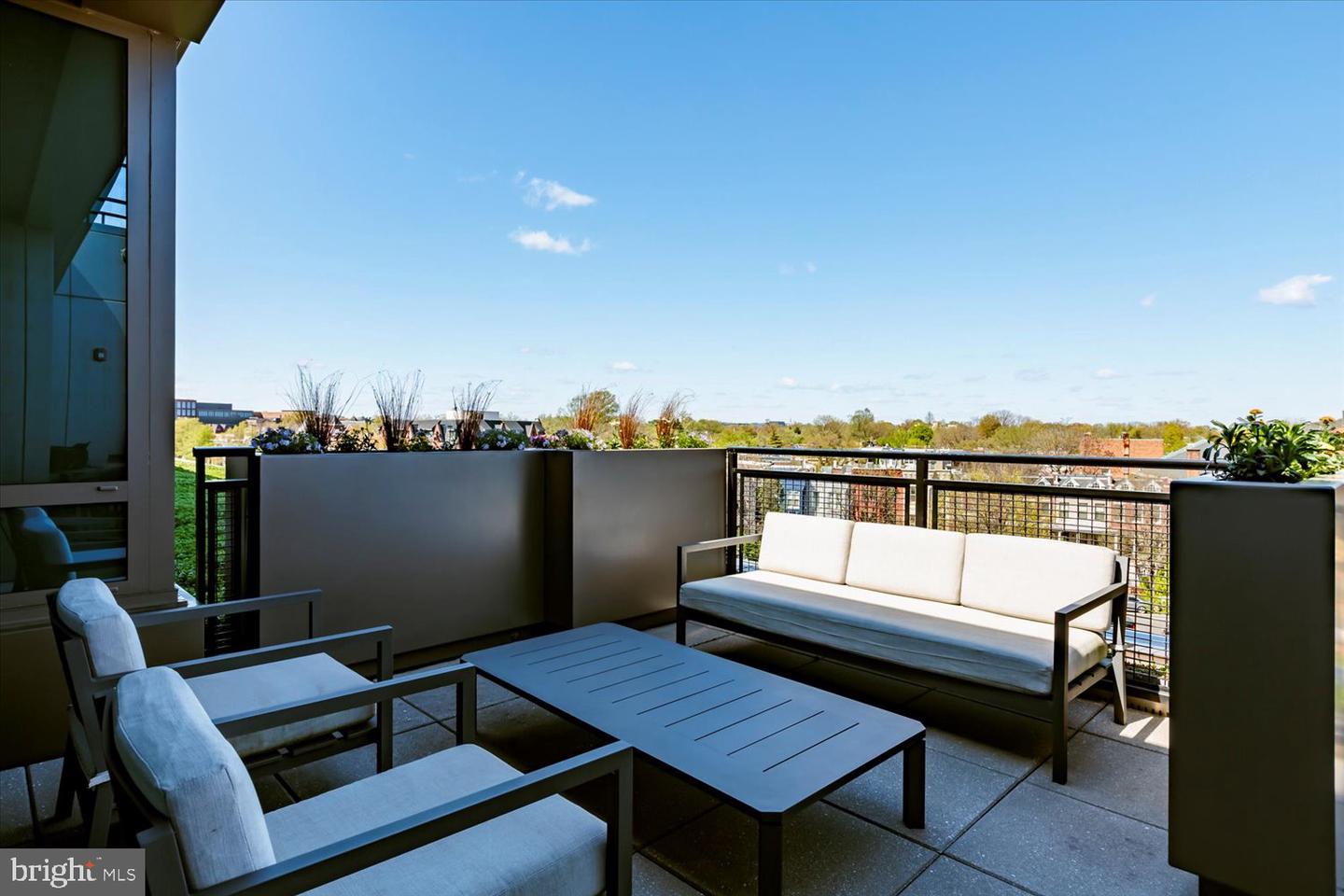1111 PENNSYLVANIA AVE SE #205, WASHINGTON, District Of Columbia 20003, 2 Bedrooms Bedrooms, ,2 BathroomsBathrooms,Residential,For sale,1111 PENNSYLVANIA AVE SE #205,DCDC2194814 MLS # DCDC2194814