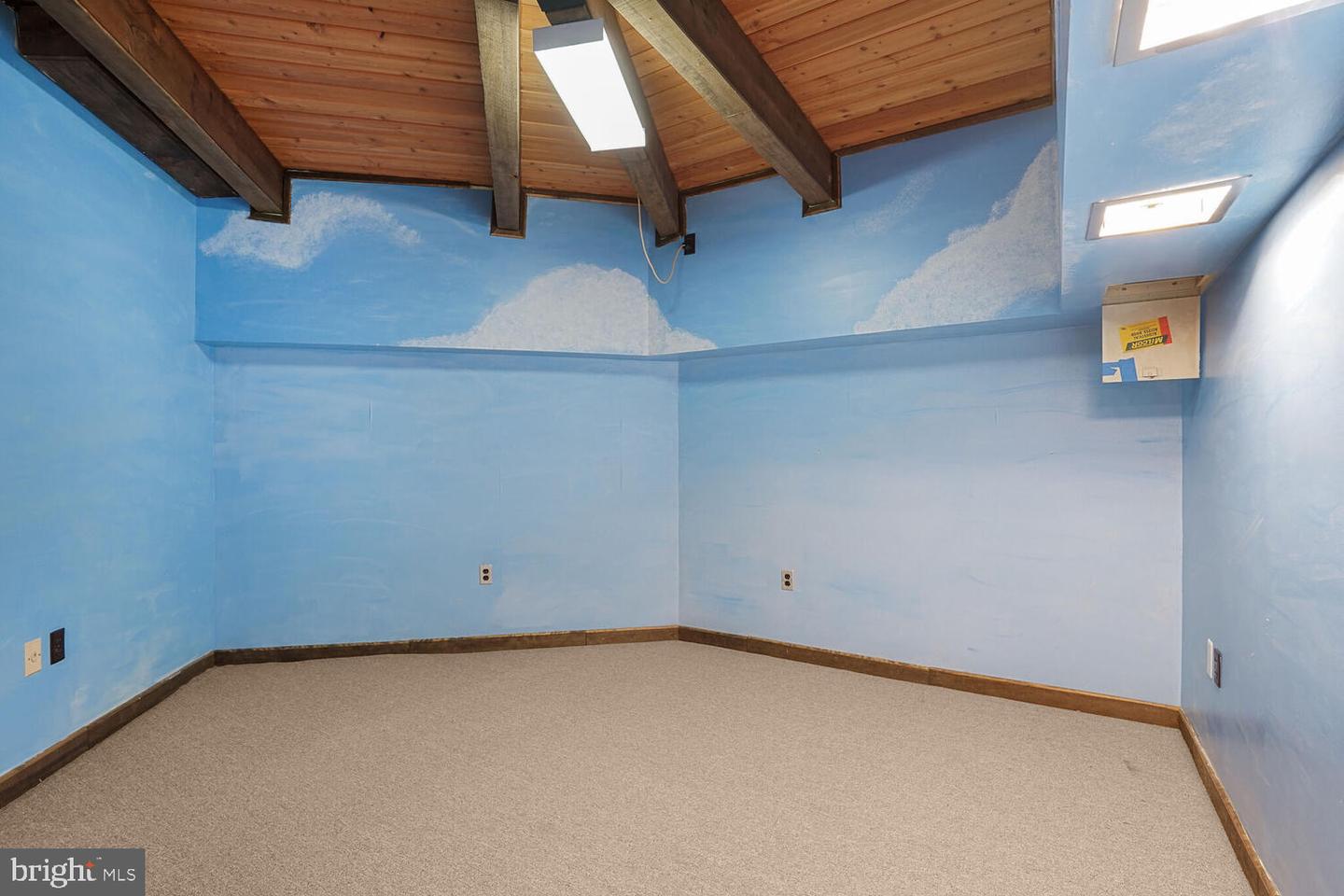 6524 ROBIN RD, SPRINGFIELD, Virginia 22150, 5 Bedrooms Bedrooms, 7 Rooms Rooms,3 BathroomsBathrooms,Residential,For sale,6524 ROBIN RD,VAFX2233450 MLS # VAFX2233450