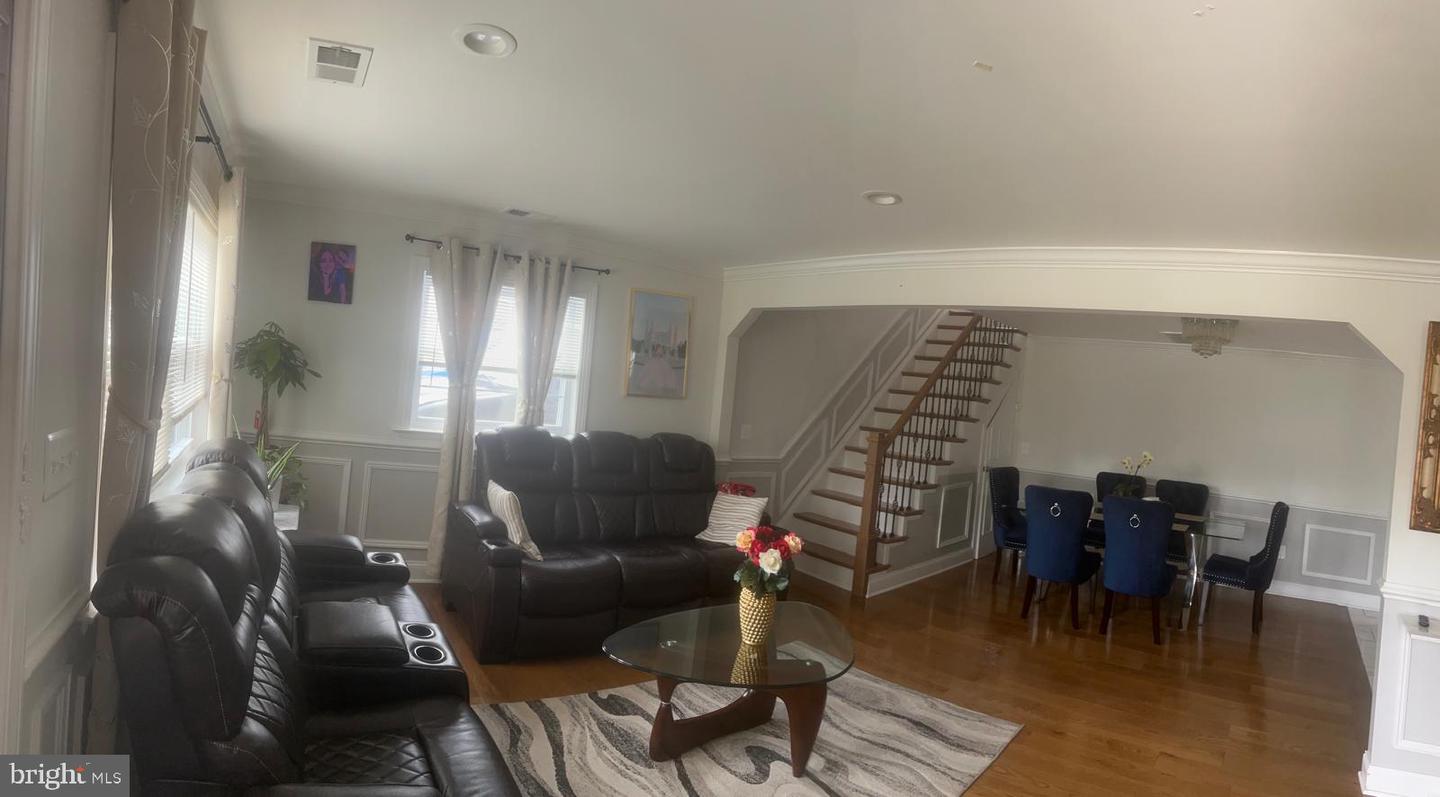133 COLBURN DR, MANASSAS PARK, Virginia 20111, 6 Bedrooms Bedrooms, ,3 BathroomsBathrooms,Residential,For sale,133 COLBURN DR,VAMP2002978 MLS # VAMP2002978