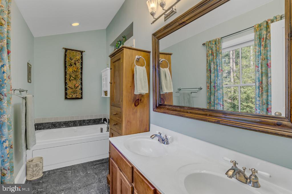 360 PINE REACH DR, KILMARNOCK, Virginia 22482, 3 Bedrooms Bedrooms, ,3 BathroomsBathrooms,Residential,For sale,360 PINE REACH DR,VANV2001520 MLS # VANV2001520