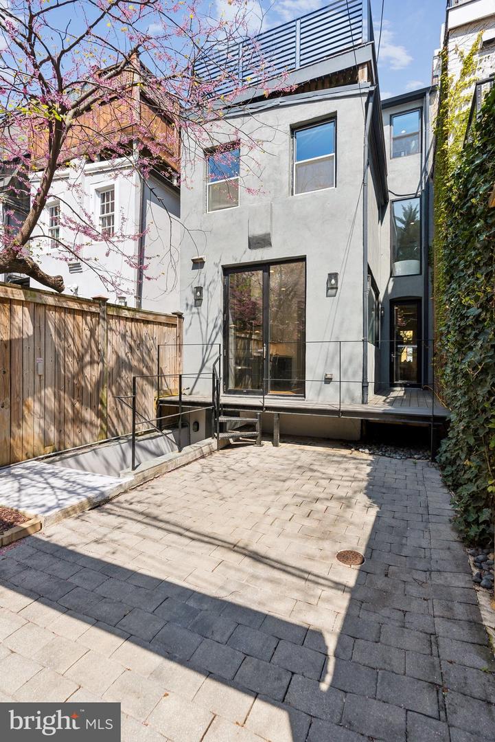 1526 SWANN ST NW, WASHINGTON, District Of Columbia 20009, 5 Bedrooms Bedrooms, ,4 BathroomsBathrooms,Residential,For sale,1526 SWANN ST NW,DCDC2193210 MLS # DCDC2193210