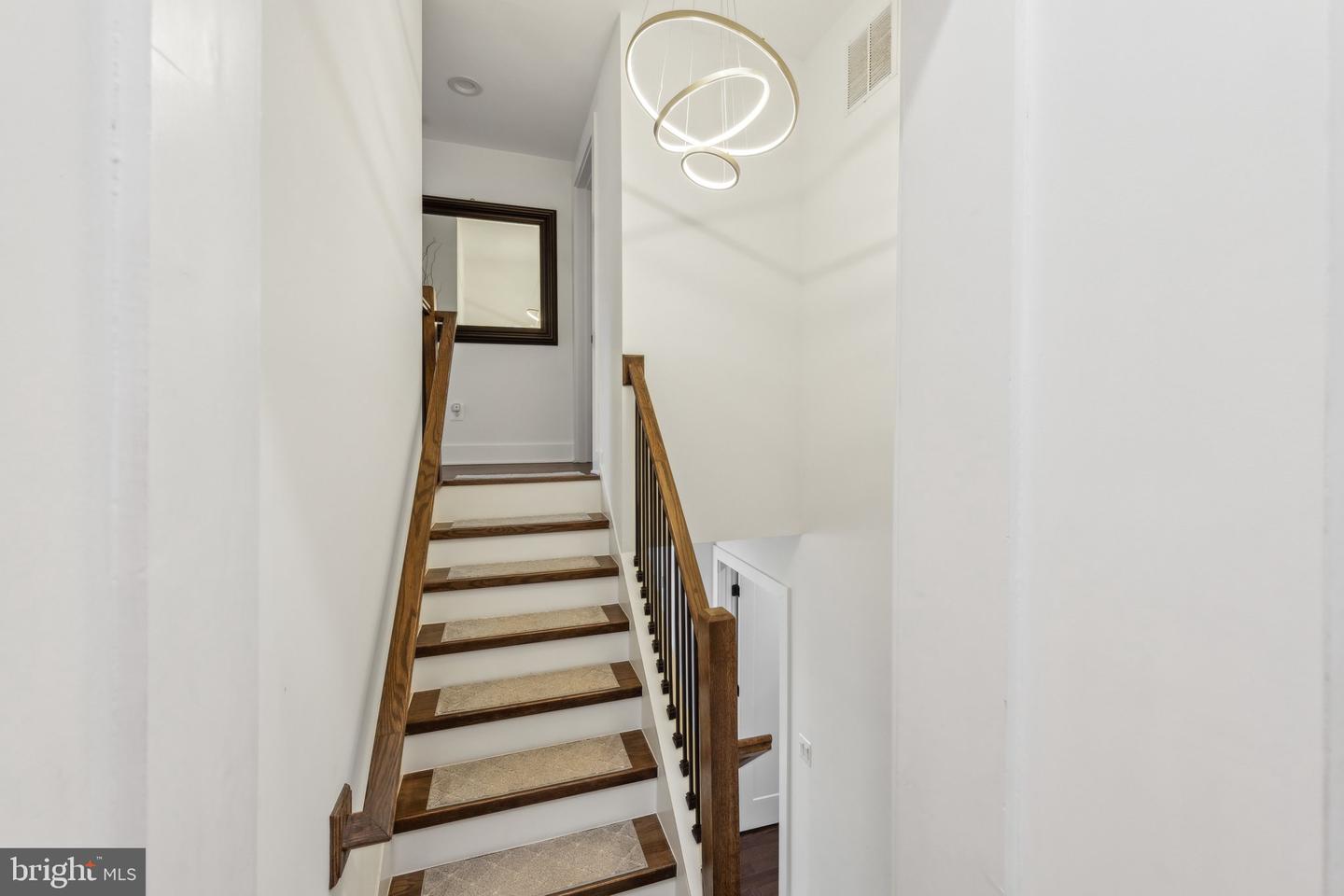 2605 N LEXINGTON ST, ARLINGTON, Virginia 22207, 4 Bedrooms Bedrooms, ,3 BathroomsBathrooms,Residential,For sale,2605 N LEXINGTON ST,VAAR2055510 MLS # VAAR2055510