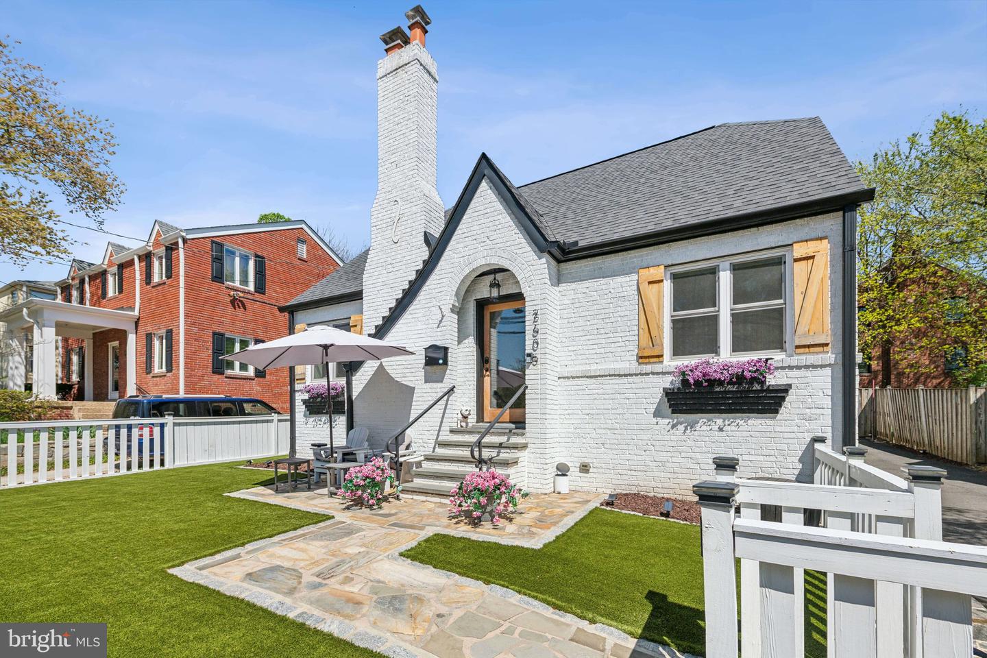 2605 N LEXINGTON ST, ARLINGTON, Virginia 22207, 4 Bedrooms Bedrooms, ,3 BathroomsBathrooms,Residential,For sale,2605 N LEXINGTON ST,VAAR2055510 MLS # VAAR2055510