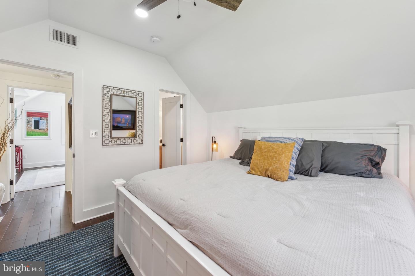 2605 N LEXINGTON ST, ARLINGTON, Virginia 22207, 4 Bedrooms Bedrooms, ,3 BathroomsBathrooms,Residential,For sale,2605 N LEXINGTON ST,VAAR2055510 MLS # VAAR2055510