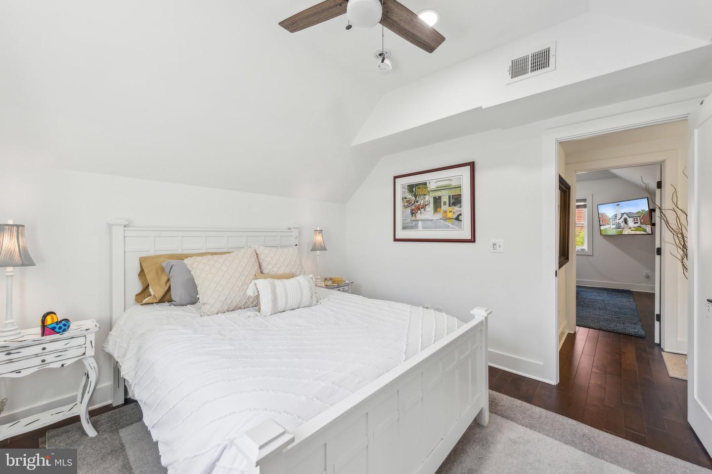 2605 N LEXINGTON ST, ARLINGTON, Virginia 22207, 4 Bedrooms Bedrooms, ,3 BathroomsBathrooms,Residential,For sale,2605 N LEXINGTON ST,VAAR2055510 MLS # VAAR2055510