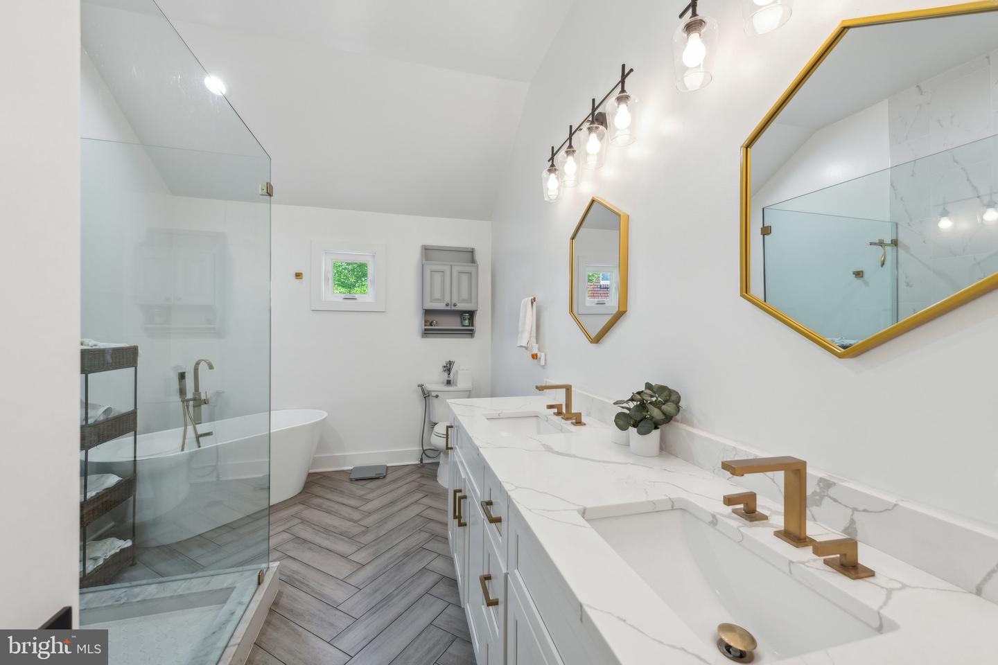 2605 N LEXINGTON ST, ARLINGTON, Virginia 22207, 4 Bedrooms Bedrooms, ,3 BathroomsBathrooms,Residential,For sale,2605 N LEXINGTON ST,VAAR2055510 MLS # VAAR2055510