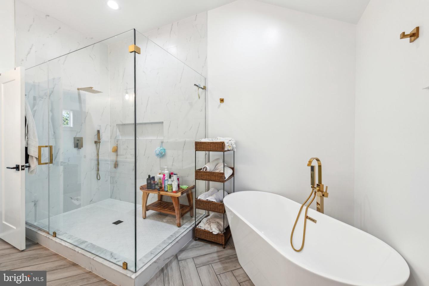 2605 N LEXINGTON ST, ARLINGTON, Virginia 22207, 4 Bedrooms Bedrooms, ,3 BathroomsBathrooms,Residential,For sale,2605 N LEXINGTON ST,VAAR2055510 MLS # VAAR2055510
