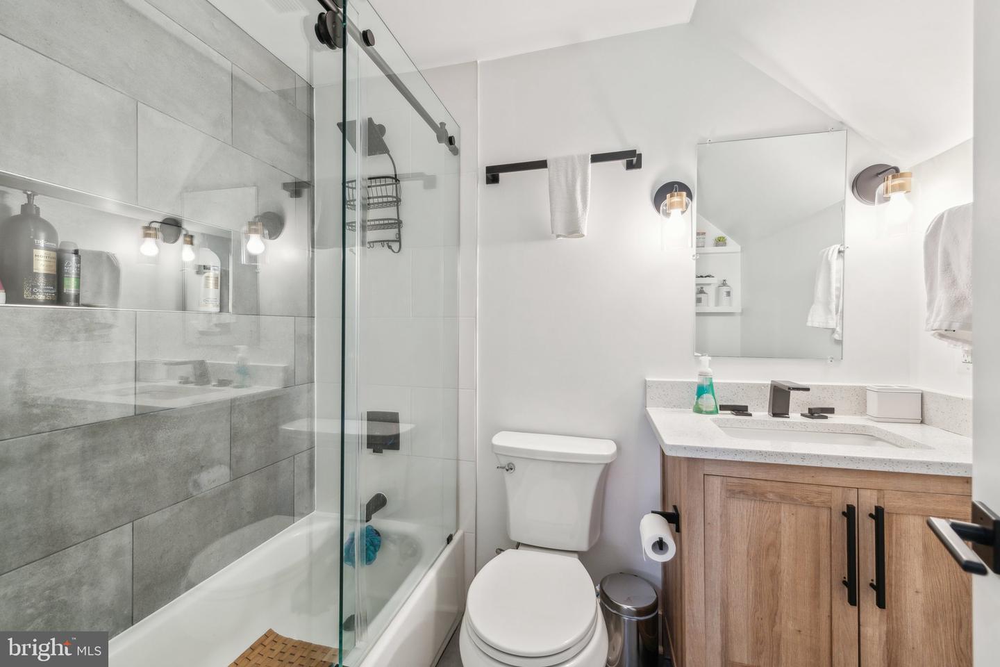 2605 N LEXINGTON ST, ARLINGTON, Virginia 22207, 4 Bedrooms Bedrooms, ,3 BathroomsBathrooms,Residential,For sale,2605 N LEXINGTON ST,VAAR2055510 MLS # VAAR2055510