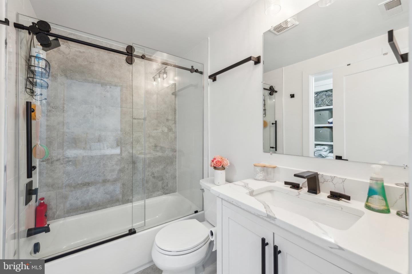 2605 N LEXINGTON ST, ARLINGTON, Virginia 22207, 4 Bedrooms Bedrooms, ,3 BathroomsBathrooms,Residential,For sale,2605 N LEXINGTON ST,VAAR2055510 MLS # VAAR2055510