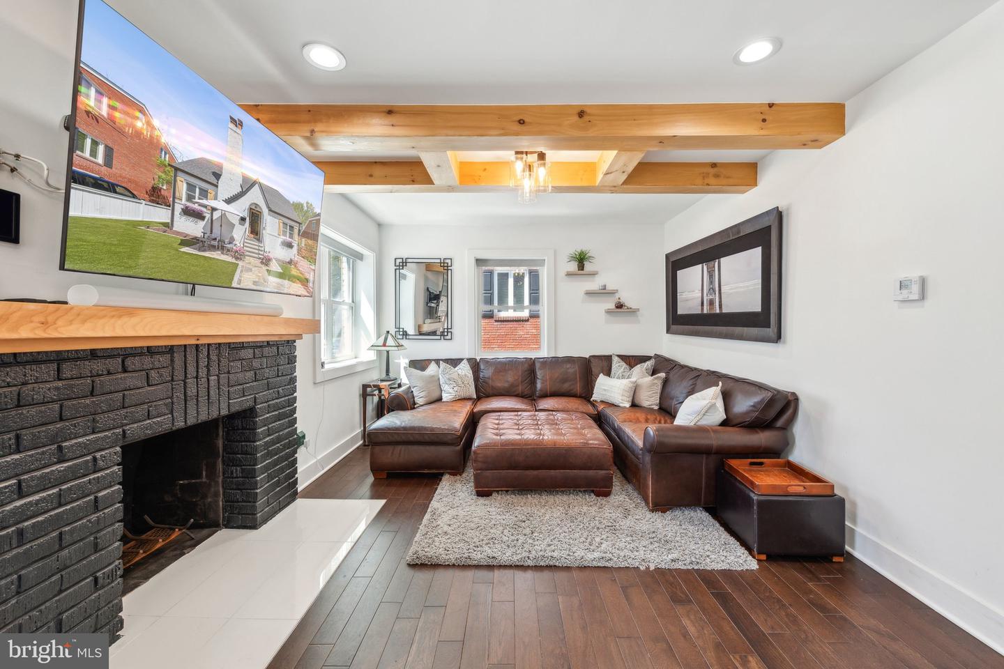 2605 N LEXINGTON ST, ARLINGTON, Virginia 22207, 4 Bedrooms Bedrooms, ,3 BathroomsBathrooms,Residential,For sale,2605 N LEXINGTON ST,VAAR2055510 MLS # VAAR2055510