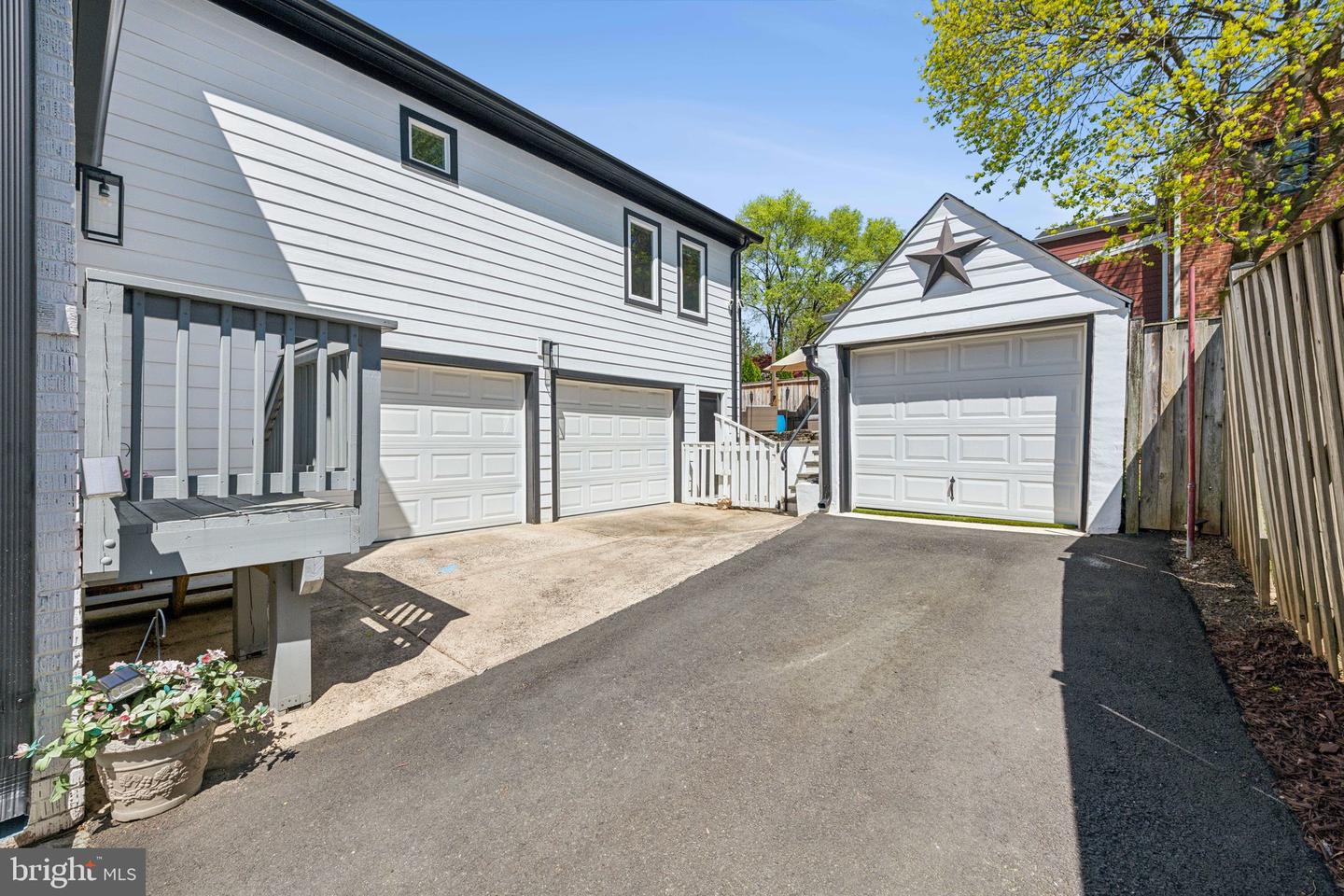 2605 N LEXINGTON ST, ARLINGTON, Virginia 22207, 4 Bedrooms Bedrooms, ,3 BathroomsBathrooms,Residential,For sale,2605 N LEXINGTON ST,VAAR2055510 MLS # VAAR2055510