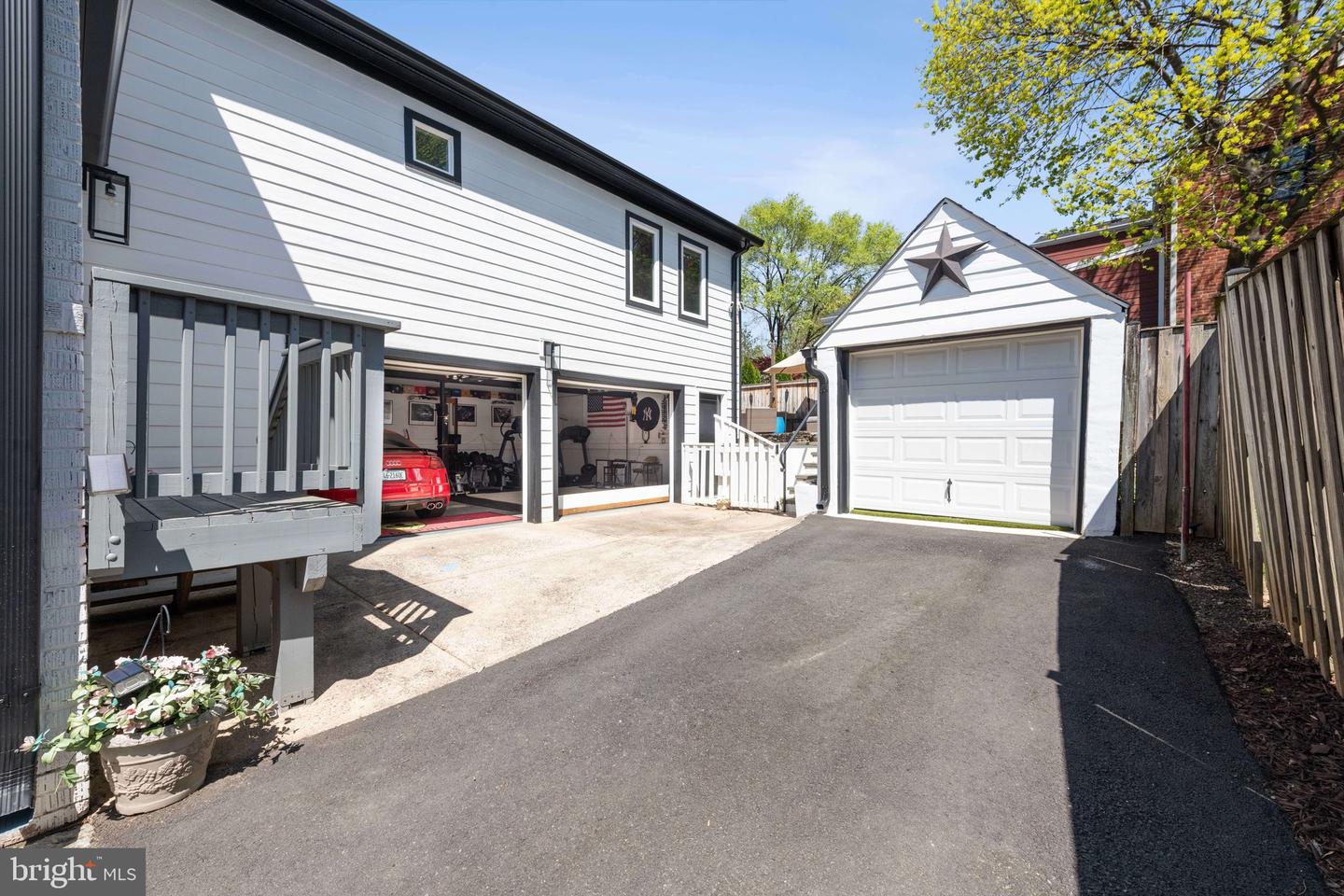 2605 N LEXINGTON ST, ARLINGTON, Virginia 22207, 4 Bedrooms Bedrooms, ,3 BathroomsBathrooms,Residential,For sale,2605 N LEXINGTON ST,VAAR2055510 MLS # VAAR2055510