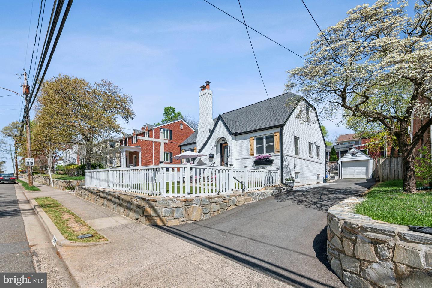 2605 N LEXINGTON ST, ARLINGTON, Virginia 22207, 4 Bedrooms Bedrooms, ,3 BathroomsBathrooms,Residential,For sale,2605 N LEXINGTON ST,VAAR2055510 MLS # VAAR2055510