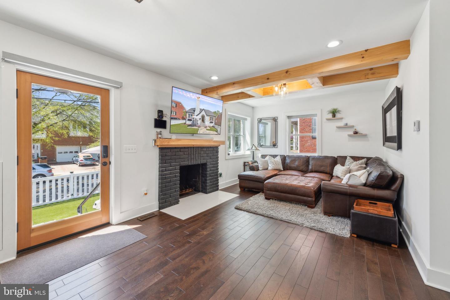 2605 N LEXINGTON ST, ARLINGTON, Virginia 22207, 4 Bedrooms Bedrooms, ,3 BathroomsBathrooms,Residential,For sale,2605 N LEXINGTON ST,VAAR2055510 MLS # VAAR2055510