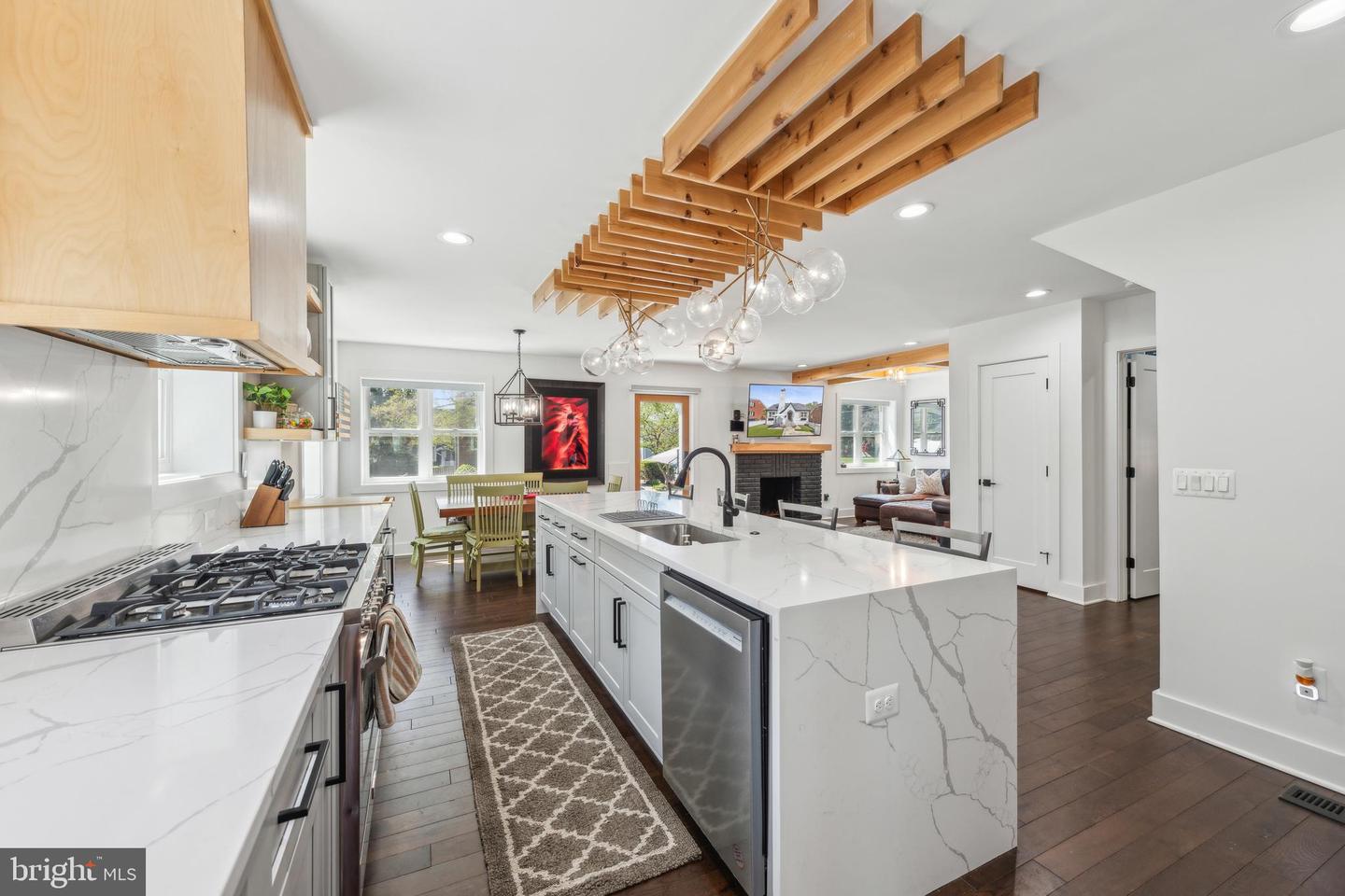 2605 N LEXINGTON ST, ARLINGTON, Virginia 22207, 4 Bedrooms Bedrooms, ,3 BathroomsBathrooms,Residential,For sale,2605 N LEXINGTON ST,VAAR2055510 MLS # VAAR2055510