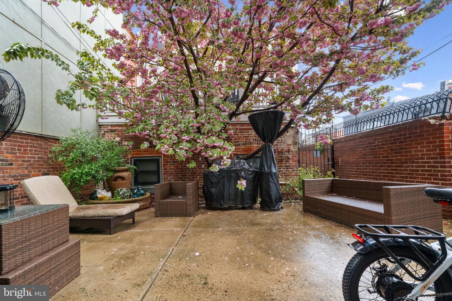 1215 10TH ST NW #2, WASHINGTON, District Of Columbia 20001, 1 Bedroom Bedrooms, ,1 BathroomBathrooms,Residential,For sale,1215 10TH ST NW #2,DCDC2194440 MLS # DCDC2194440