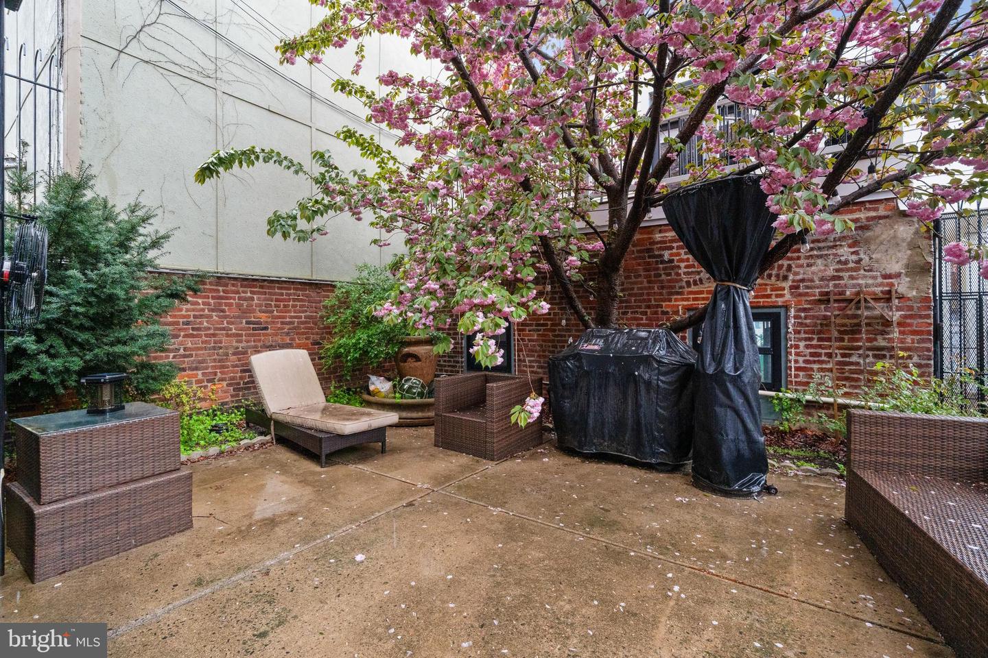 1215 10TH ST NW #2, WASHINGTON, District Of Columbia 20001, 1 Bedroom Bedrooms, ,1 BathroomBathrooms,Residential,For sale,1215 10TH ST NW #2,DCDC2194440 MLS # DCDC2194440