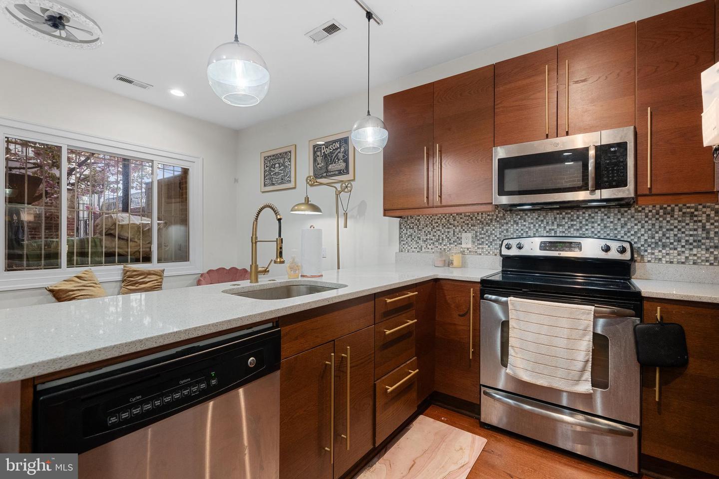 1215 10TH ST NW #2, WASHINGTON, District Of Columbia 20001, 1 Bedroom Bedrooms, ,1 BathroomBathrooms,Residential,For sale,1215 10TH ST NW #2,DCDC2194440 MLS # DCDC2194440