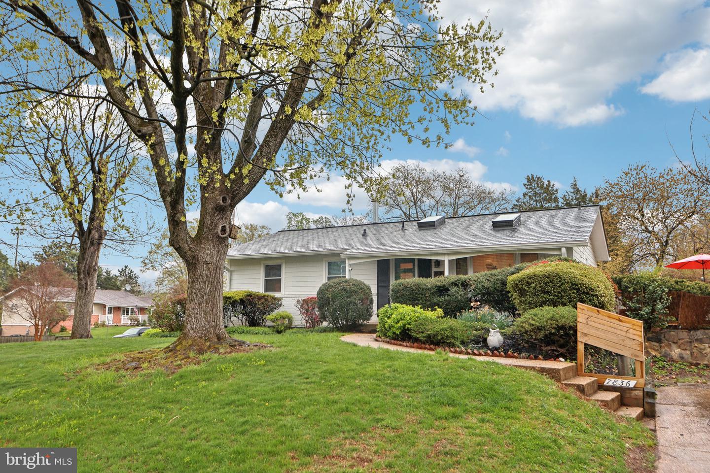 7836 HERITAGE DR, ANNANDALE, Virginia 22003, 5 Bedrooms Bedrooms, 10 Rooms Rooms,3 BathroomsBathrooms,Residential,For sale,7836 HERITAGE DR,VAFX2232344 MLS # VAFX2232344