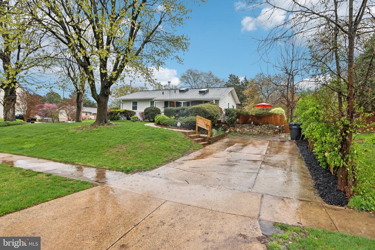7836 HERITAGE DR, ANNANDALE, Virginia 22003, 5 Bedrooms Bedrooms, 10 Rooms Rooms,3 BathroomsBathrooms,Residential,For sale,7836 HERITAGE DR,VAFX2232344 MLS # VAFX2232344