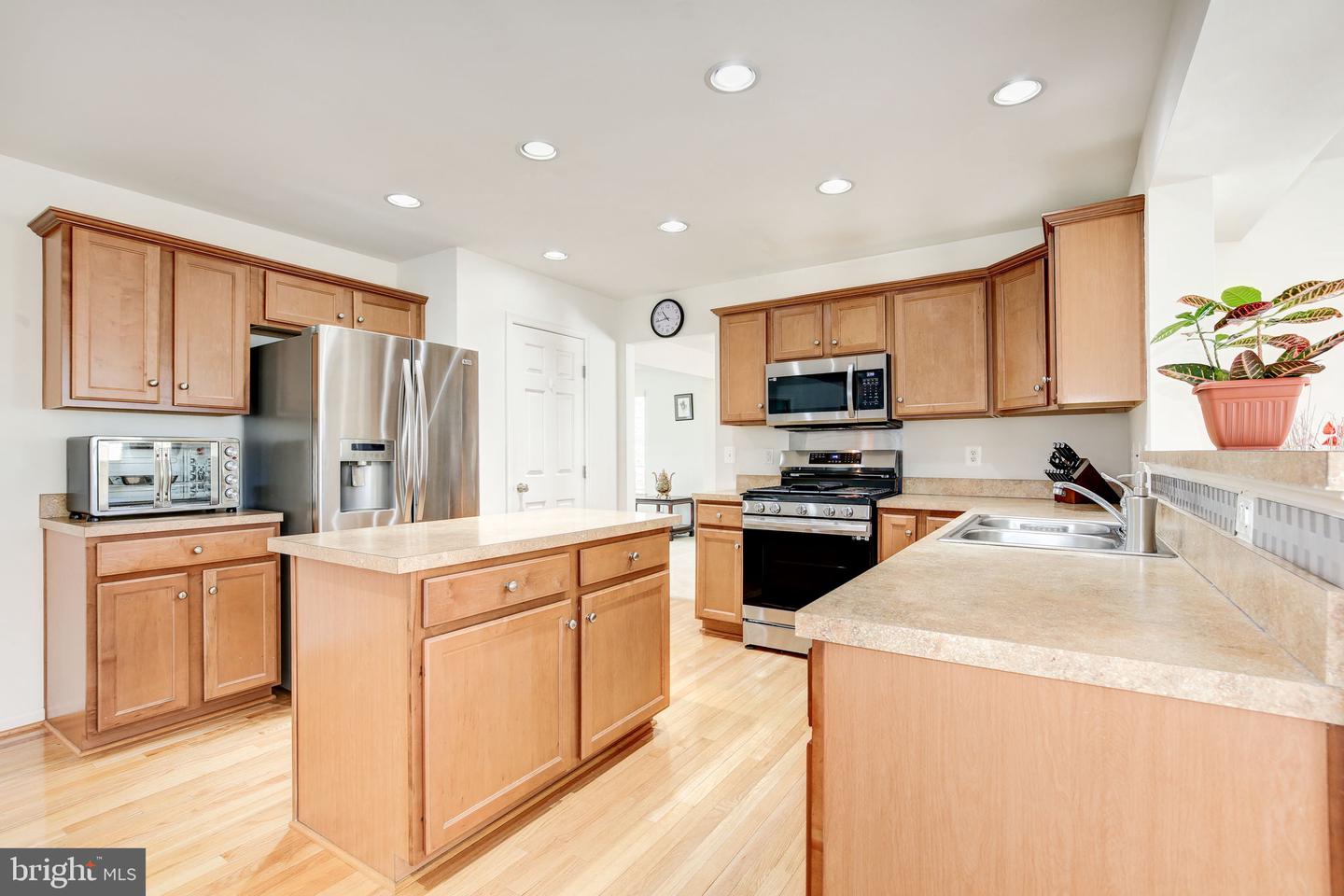 18905 ROSINGS WAY, TRIANGLE, Virginia 22172, 4 Bedrooms Bedrooms, ,2 BathroomsBathrooms,Residential,For sale,18905 ROSINGS WAY,VAPW2091856 MLS # VAPW2091856