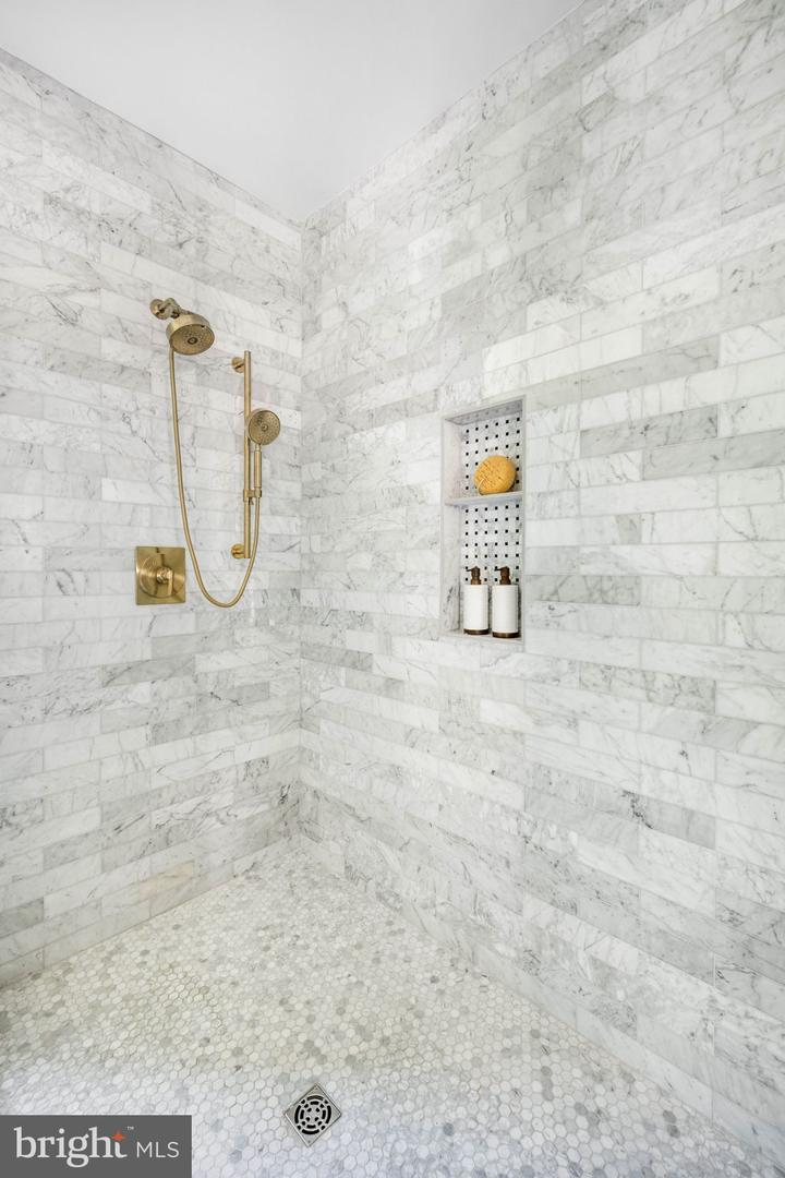 414 RUCKER PL, ALEXANDRIA, Virginia 22301, 7 Bedrooms Bedrooms, ,7 BathroomsBathrooms,Residential,For sale,414 RUCKER PL,VAAX2043038 MLS # VAAX2043038