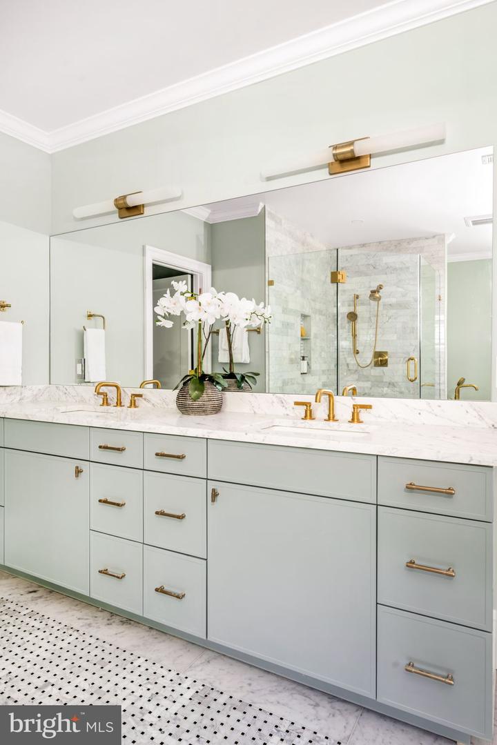 414 RUCKER PL, ALEXANDRIA, Virginia 22301, 7 Bedrooms Bedrooms, ,7 BathroomsBathrooms,Residential,For sale,414 RUCKER PL,VAAX2043038 MLS # VAAX2043038