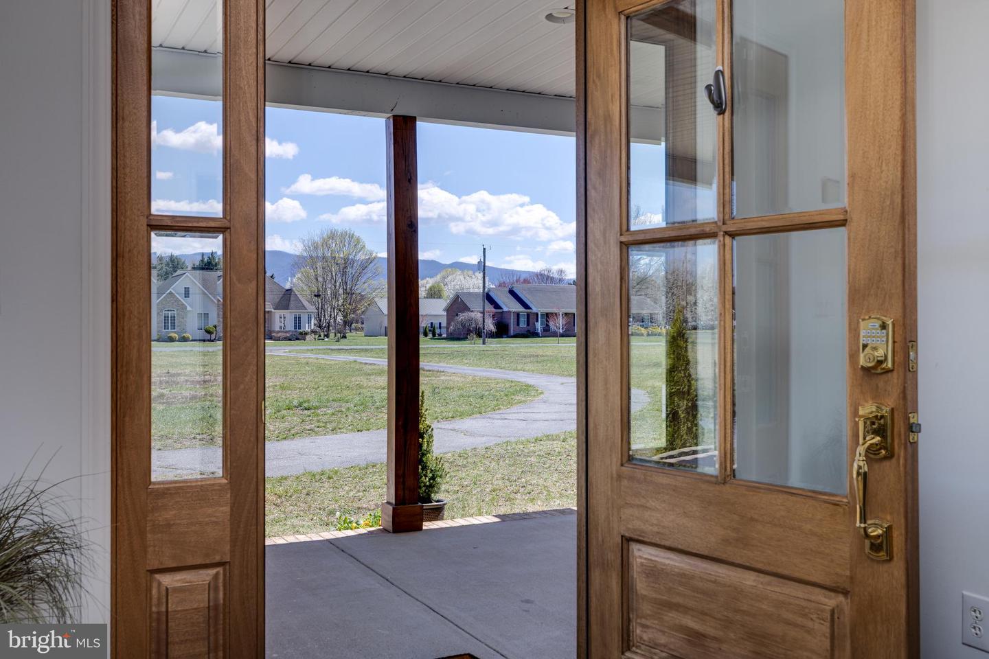 901 RIVERSIDE AVE, GROTTOES, Virginia 24441, 5 Bedrooms Bedrooms, ,3 BathroomsBathrooms,Residential,For sale,901 RIVERSIDE AVE,VARO2002172 MLS # VARO2002172