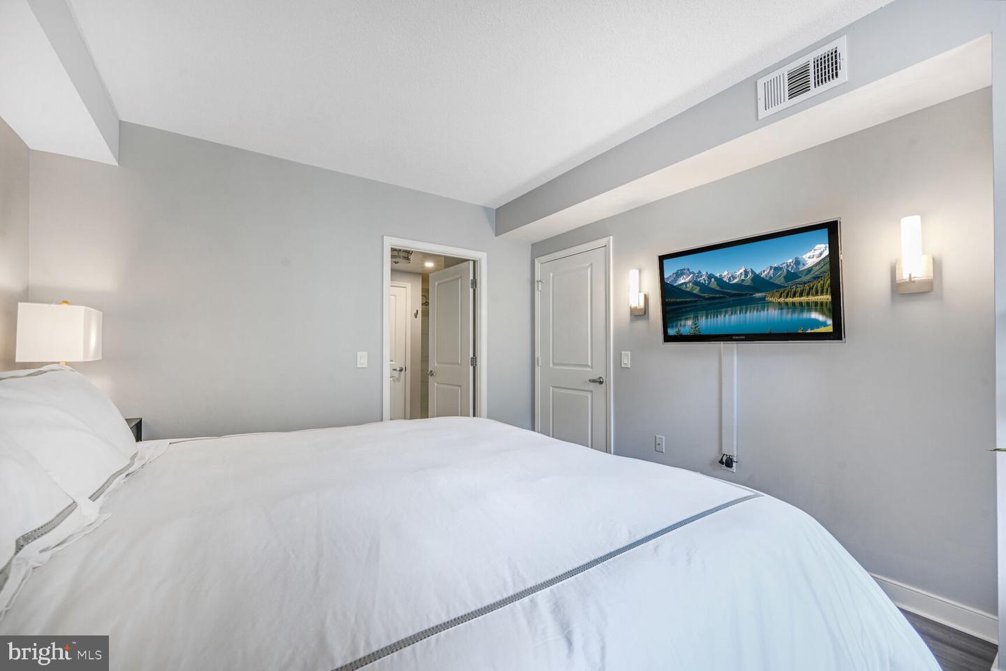 555 MASSACHUSETTS AVE NW #1215, WASHINGTON, District Of Columbia 20001, 1 Bedroom Bedrooms, ,1 BathroomBathrooms,Residential,For sale,555 MASSACHUSETTS AVE NW #1215,DCDC2184562 MLS # DCDC2184562