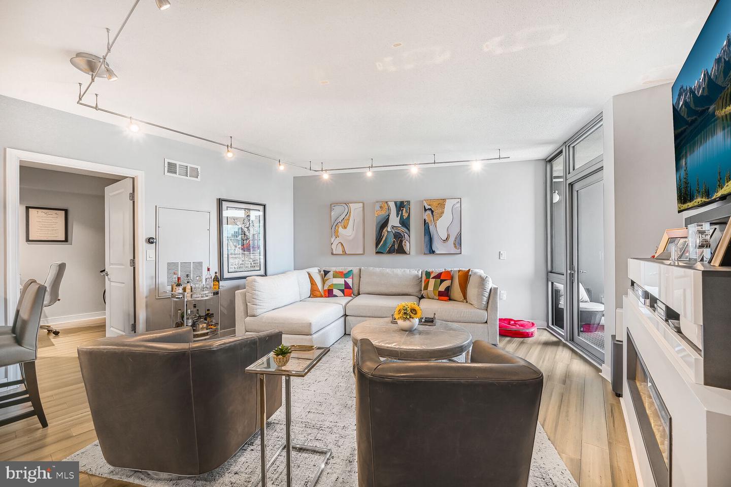 555 MASSACHUSETTS AVE NW #1215, WASHINGTON, District Of Columbia 20001, 1 Bedroom Bedrooms, ,1 BathroomBathrooms,Residential,For sale,555 MASSACHUSETTS AVE NW #1215,DCDC2184562 MLS # DCDC2184562