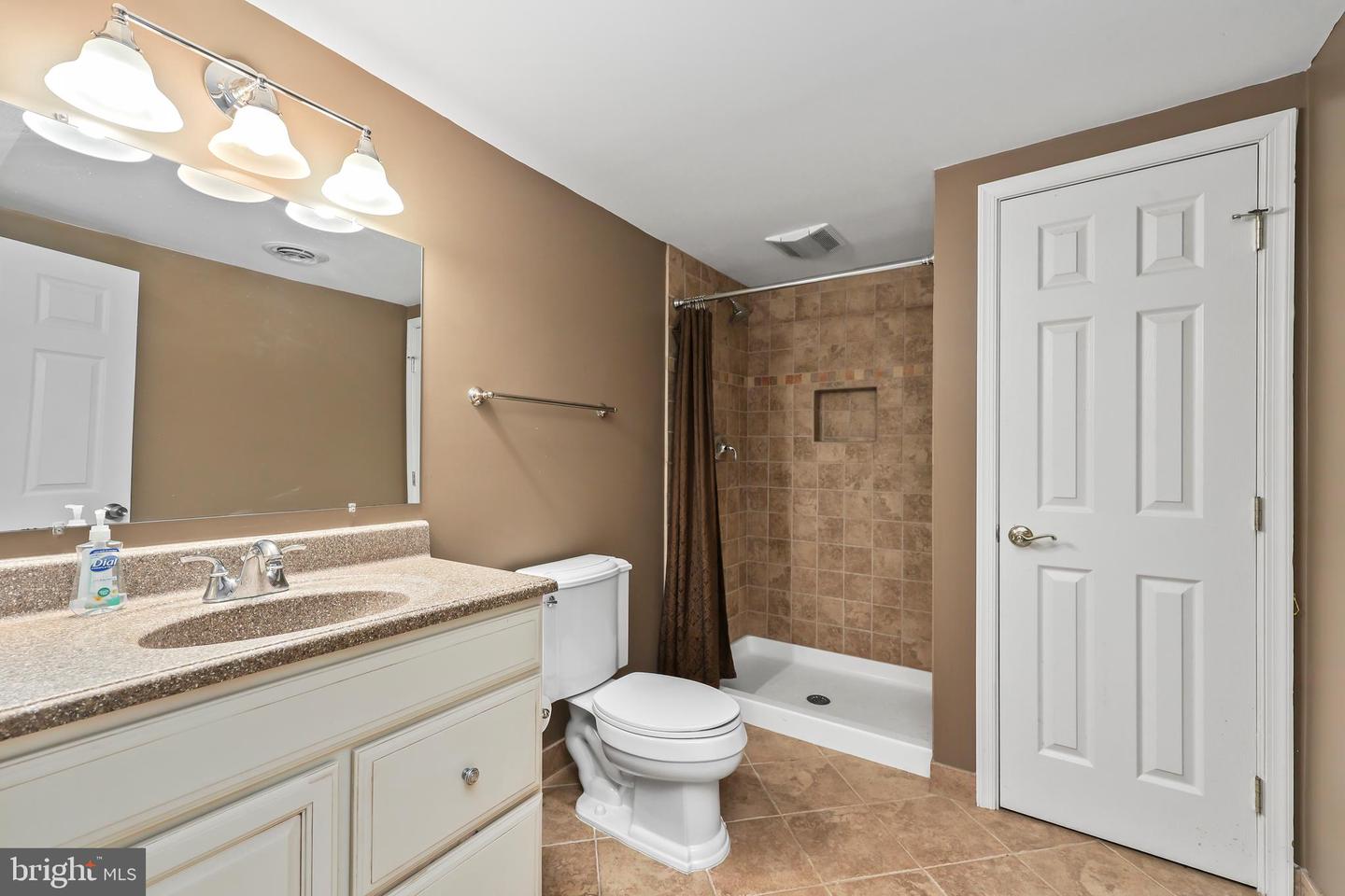 10657 OAKTON RIDGE CT, OAKTON, Virginia 22124, 4 Bedrooms Bedrooms, ,3 BathroomsBathrooms,Residential,For sale,10657 OAKTON RIDGE CT,VAFX2233020 MLS # VAFX2233020