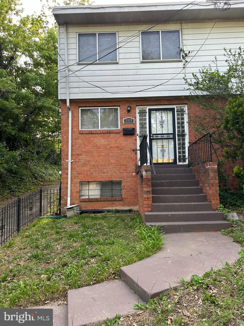 3319 6TH ST SE, WASHINGTON, District Of Columbia 20032, 4 Bedrooms Bedrooms, ,2 BathroomsBathrooms,Residential,For sale,3319 6TH ST SE,DCDC2194750 MLS # DCDC2194750