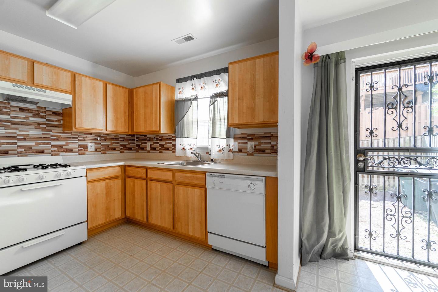 3905 C ST SE, WASHINGTON, District Of Columbia 20019, 3 Bedrooms Bedrooms, ,2 BathroomsBathrooms,Residential,For sale,3905 C ST SE,DCDC2195474 MLS # DCDC2195474