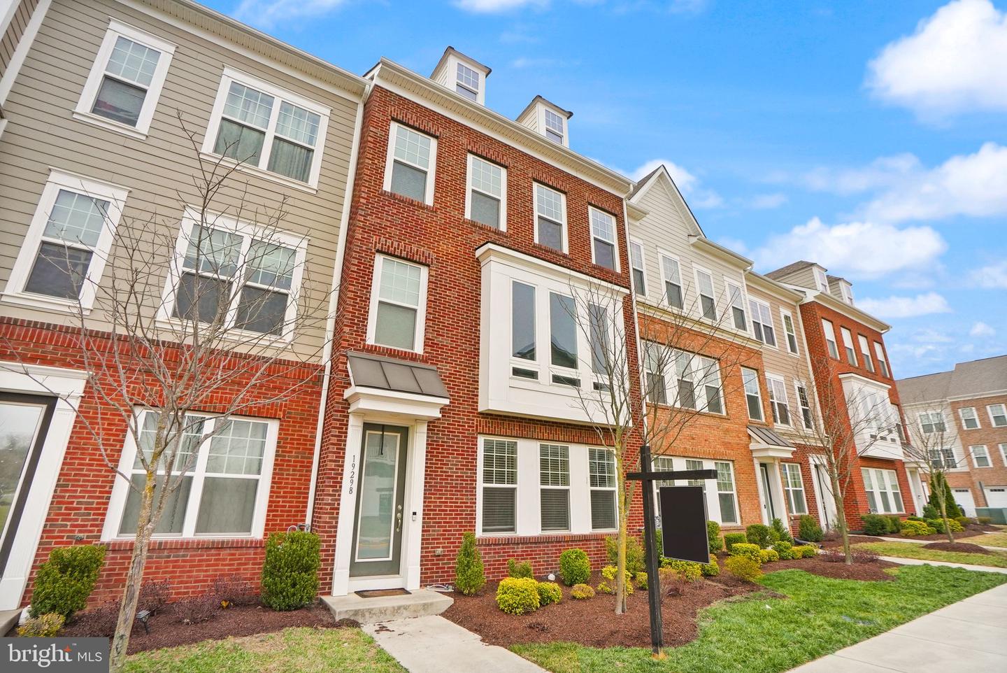 19298 FORKED CREEK TER, LEESBURG, Virginia 20175, 3 Bedrooms Bedrooms, ,3 BathroomsBathrooms,Residential,For sale,19298 FORKED CREEK TER,VALO2089894 MLS # VALO2089894