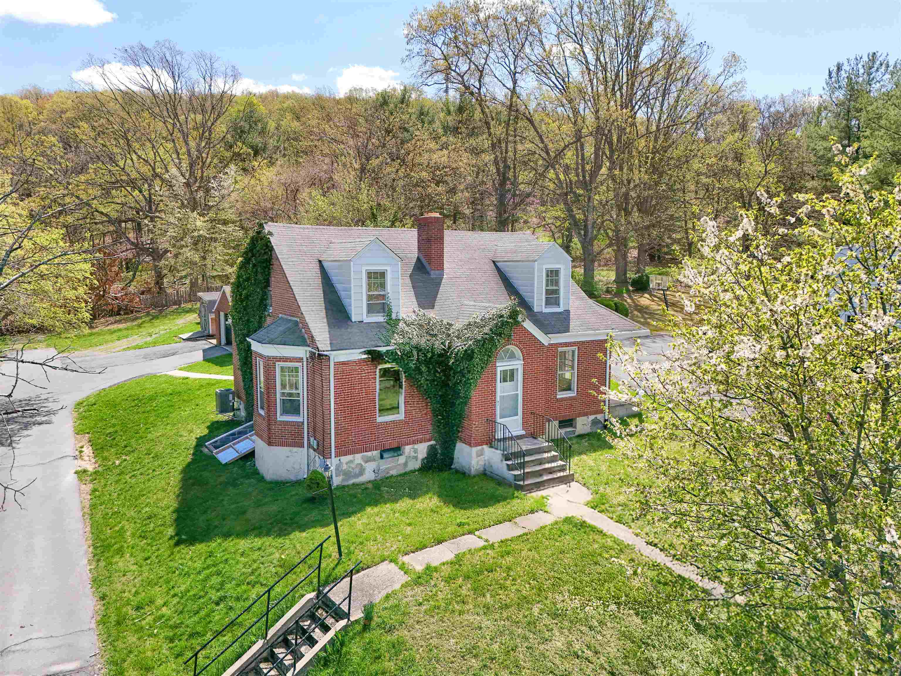 470 LEE JACKSON HWY, STAUNTON, Virginia 24401, 3 Bedrooms Bedrooms, ,2 BathroomsBathrooms,Residential,470 LEE JACKSON HWY,663187 MLS # 663187