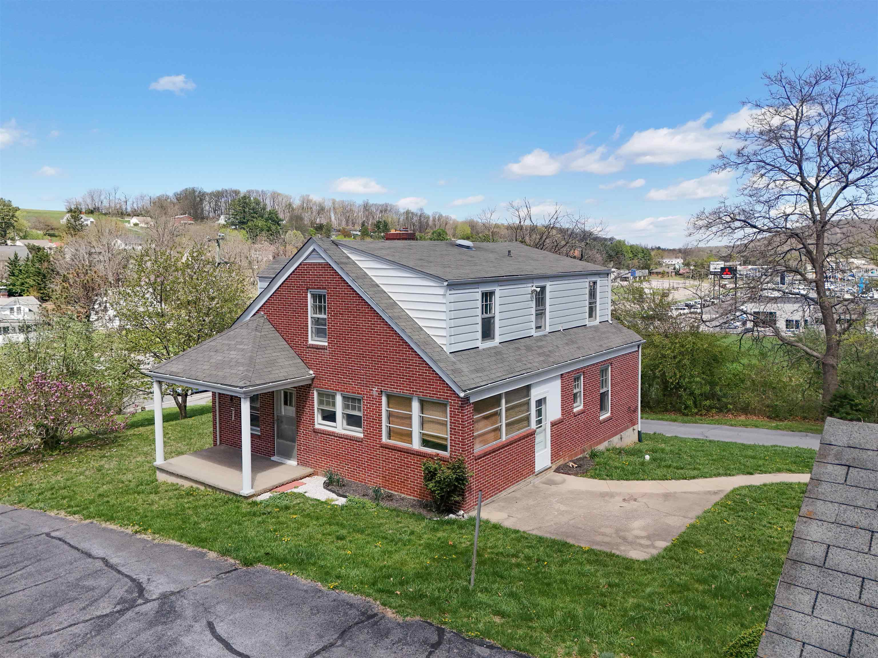 470 LEE JACKSON HWY, STAUNTON, Virginia 24401, 3 Bedrooms Bedrooms, ,2 BathroomsBathrooms,Residential,470 LEE JACKSON HWY,663187 MLS # 663187