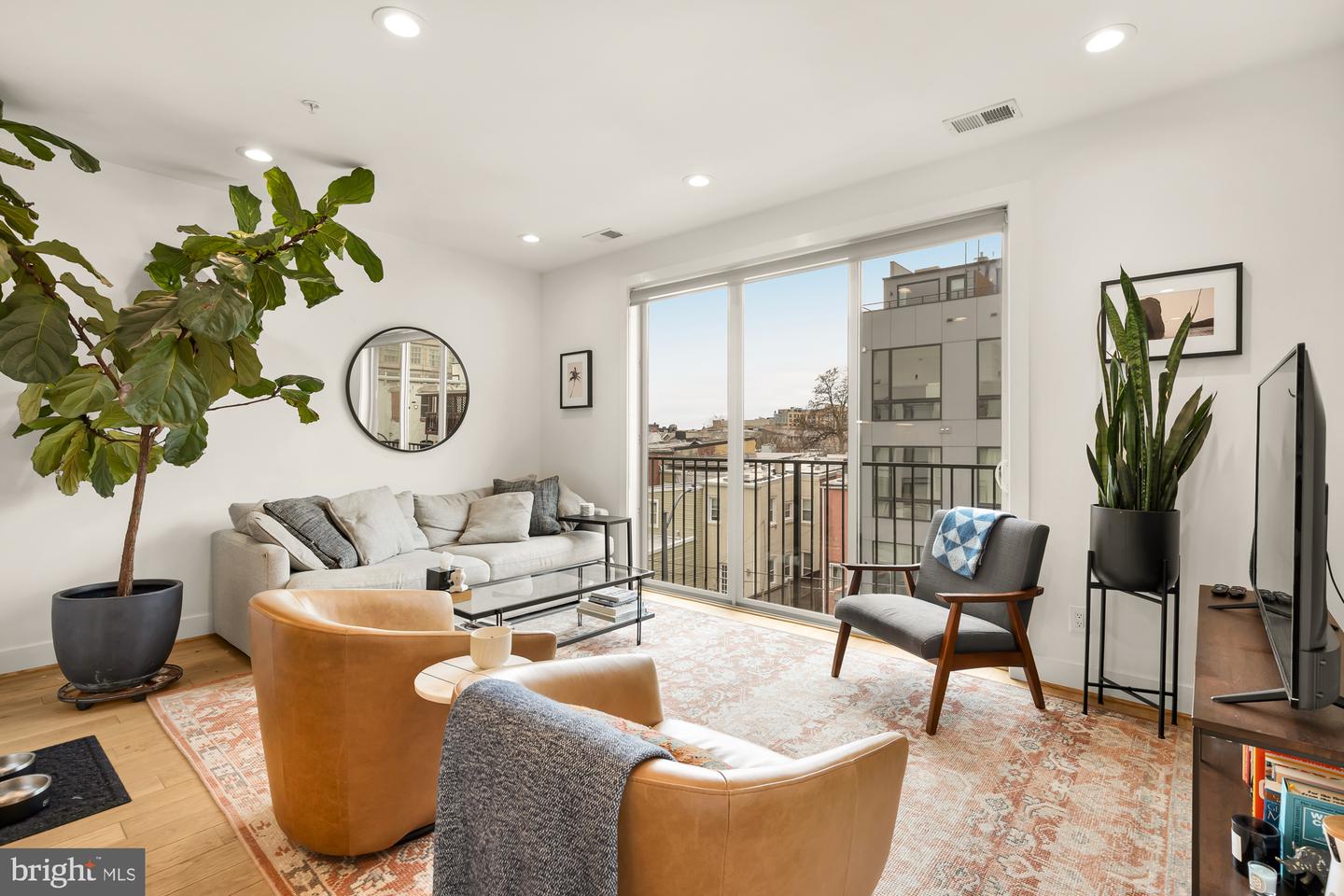 2234 11TH ST NW #302, WASHINGTON, District Of Columbia 20001, 2 Bedrooms Bedrooms, ,2 BathroomsBathrooms,Residential,For sale,2234 11TH ST NW #302,DCDC2195398 MLS # DCDC2195398