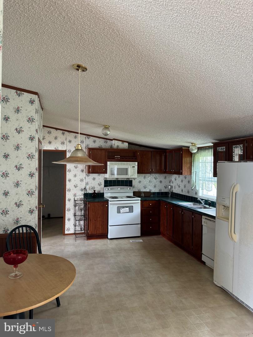 325 BOWLERS RD, TAPPAHANNOCK, Virginia 22560, 3 Bedrooms Bedrooms, 5 Rooms Rooms,2 BathroomsBathrooms,Residential,For sale,325 BOWLERS RD,VAES2000852 MLS # VAES2000852
