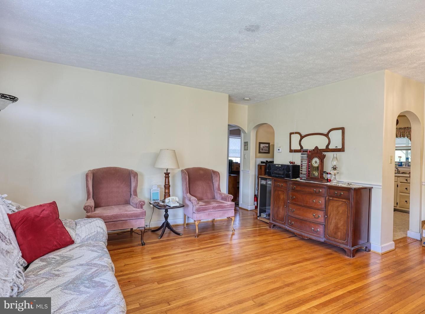 511 NORTH MAIN ST, EDINBURG, Virginia 22824, 3 Bedrooms Bedrooms, ,2 BathroomsBathrooms,Residential,For sale,511 NORTH MAIN ST,VASH2011210 MLS # VASH2011210